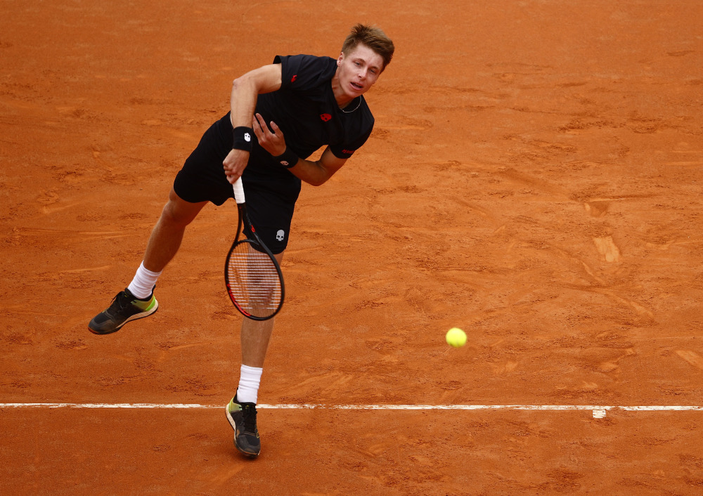 包含意大利网球队完胜西班牙网球队，瓦林卡完成帽子戏法的词条