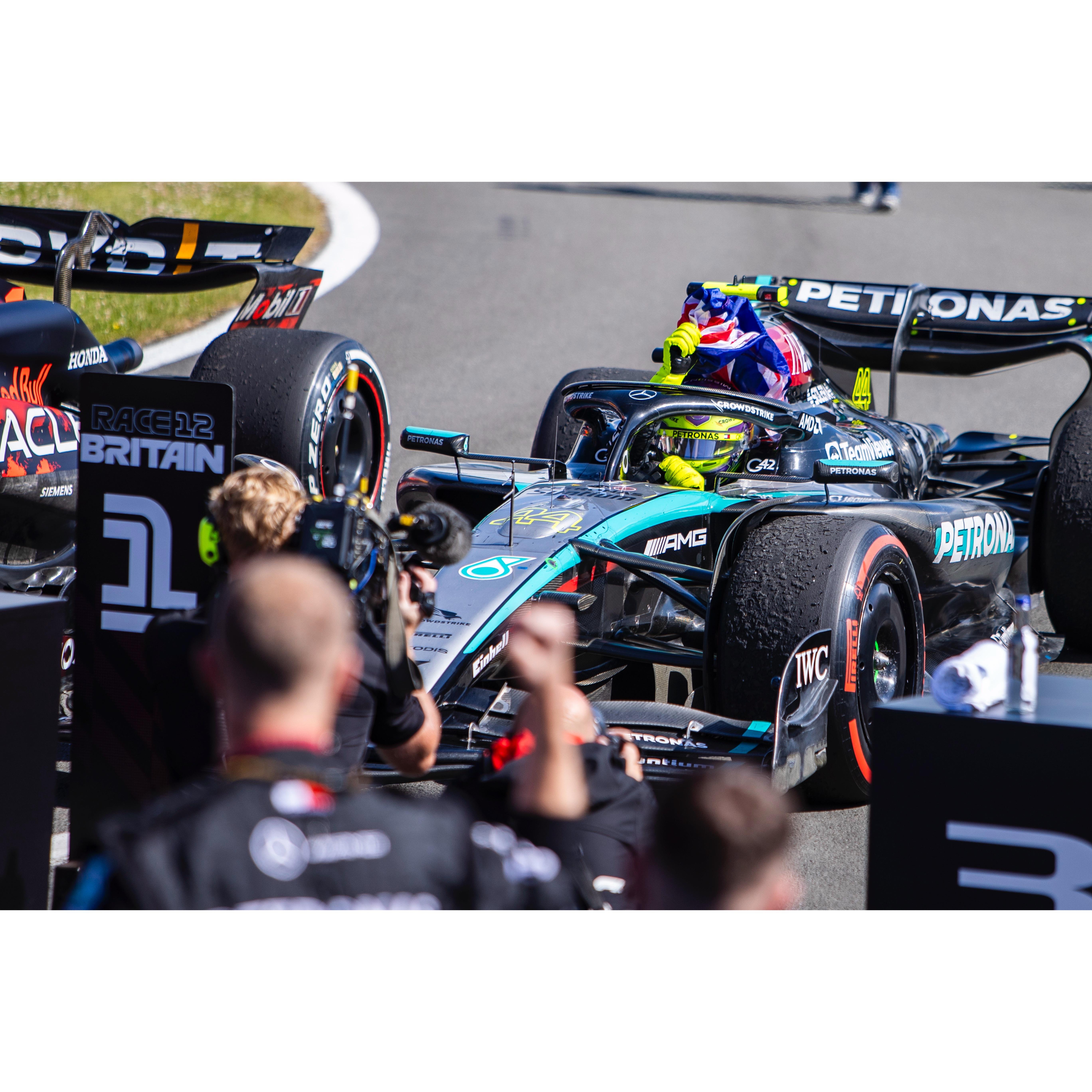 关于哈斯车队横扫雷诺车队，汉密尔顿高光表现的信息