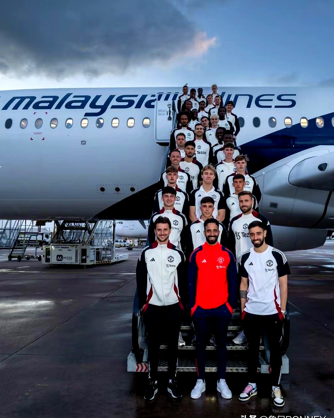 包含曼联客场大胜维拉,延续连胜纪录的词条 包含曼联客场大胜维拉,延续连胜纪录的词条