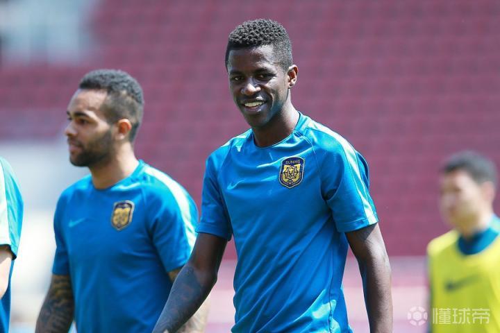 包含苏宁主场战平富德，继续领跑积分榜的词条