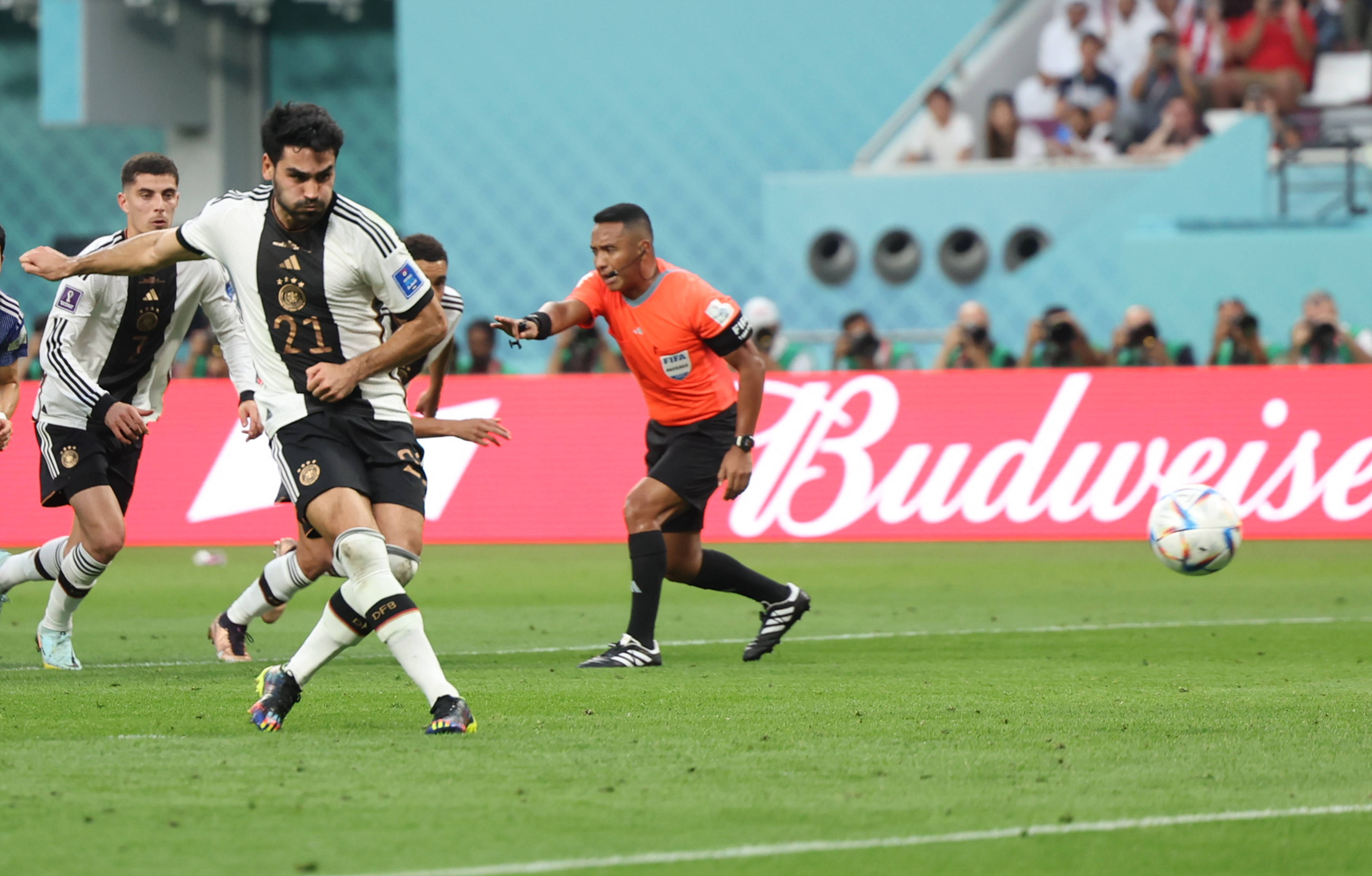 安哥拉惊艳：卡塔尔逆转挺进淘汰赛的简单介绍