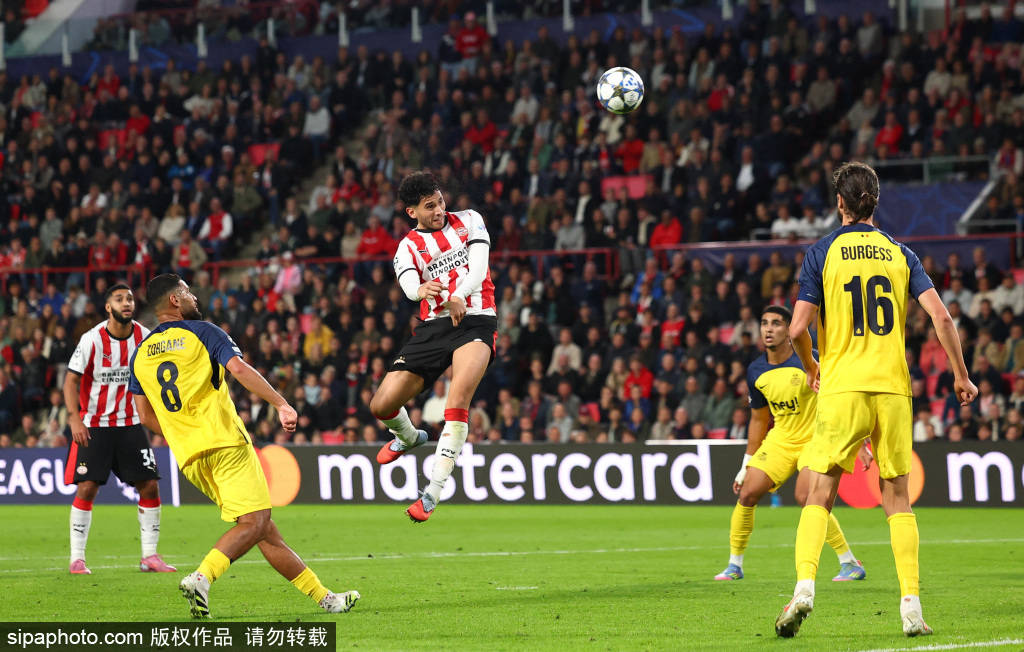 踢进进球瞬间！球员全神贯注的简单介绍