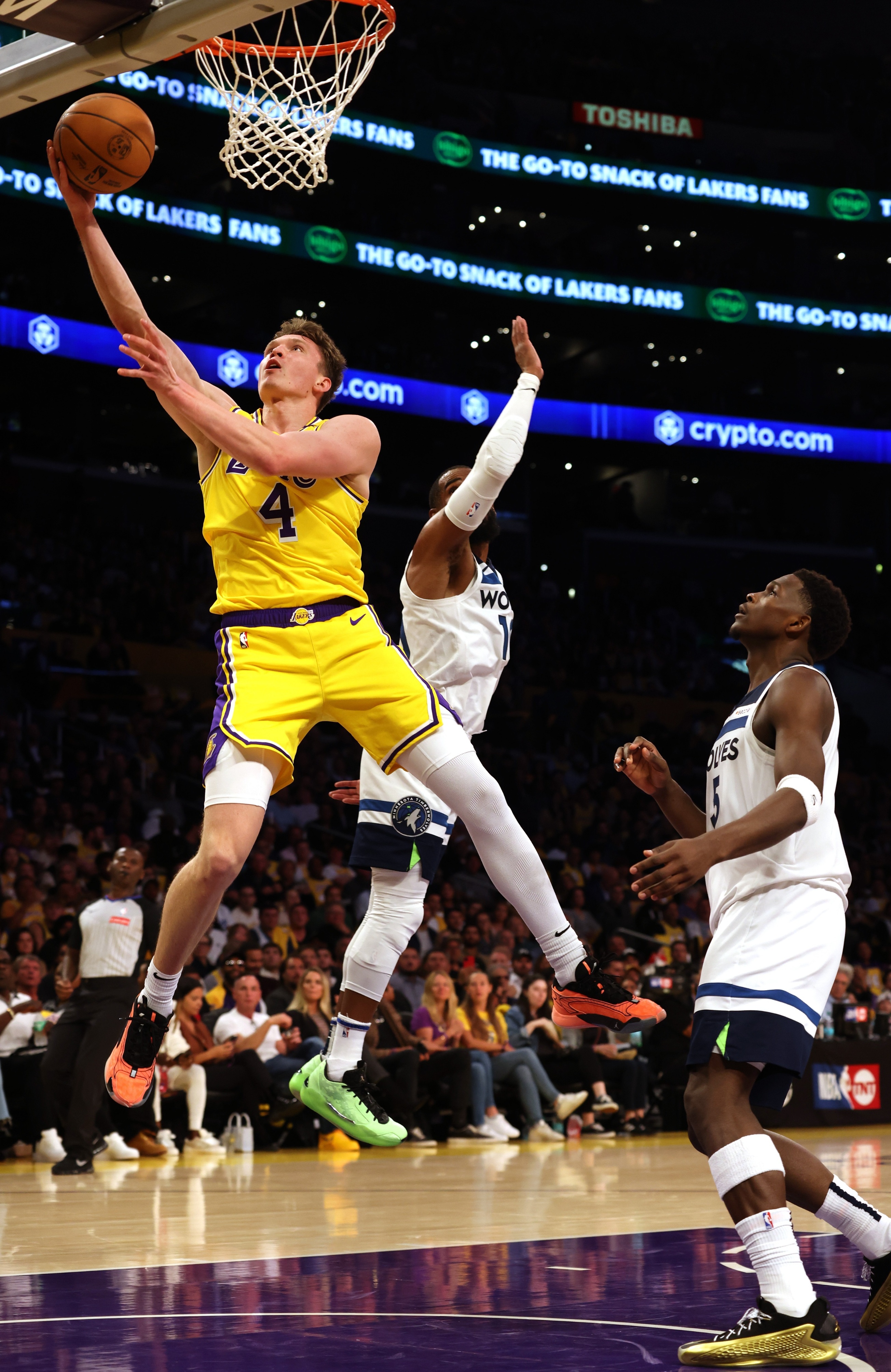 包含森林狼队再胜公牛，取得三连胜佳绩的词条