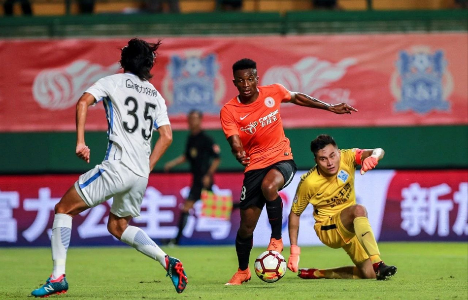 包含湖南球队遭遇困境，比分差距拉大的词条