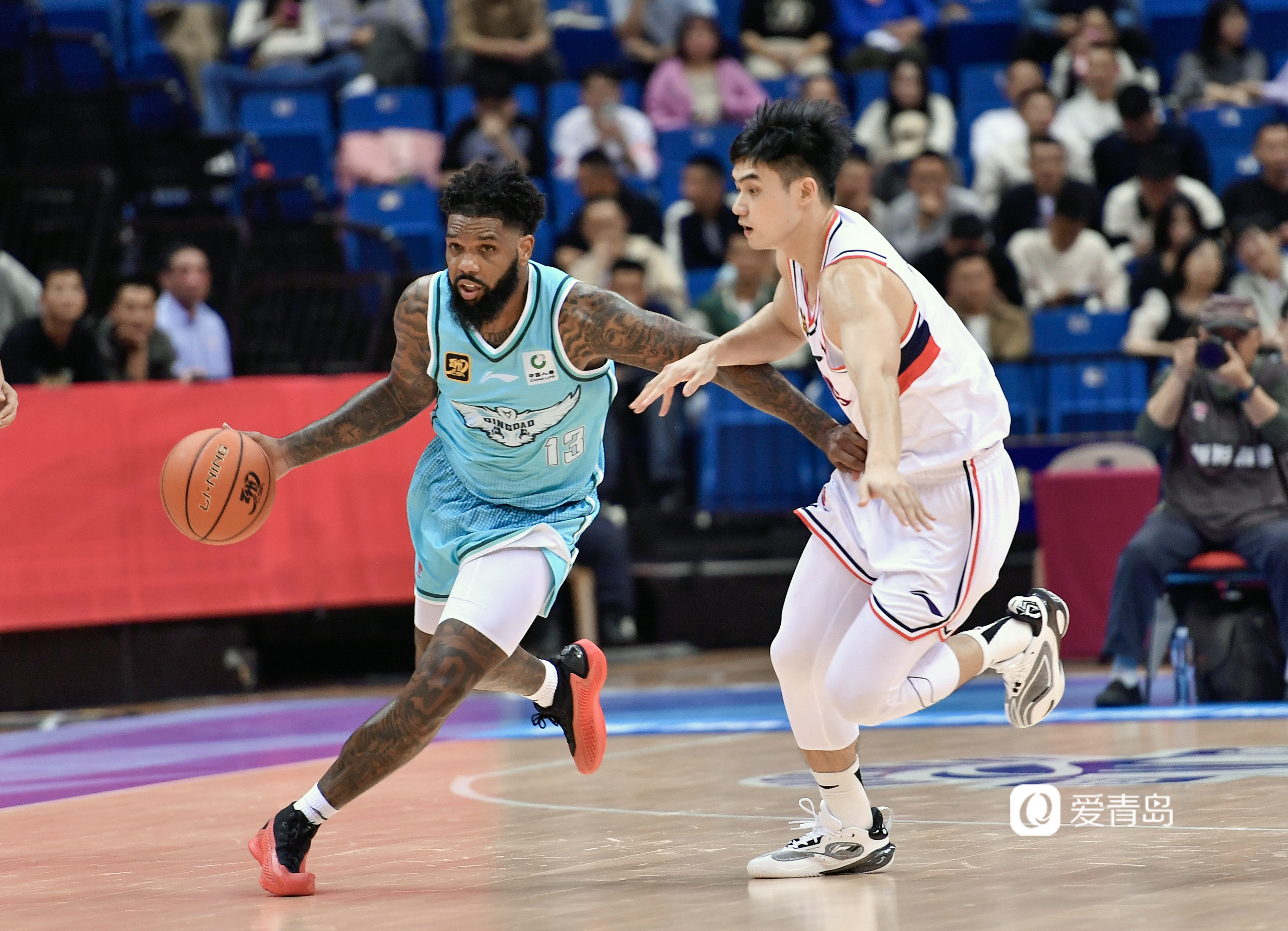 青岛男篮拼尽全力，全队士气高昂的简单介绍