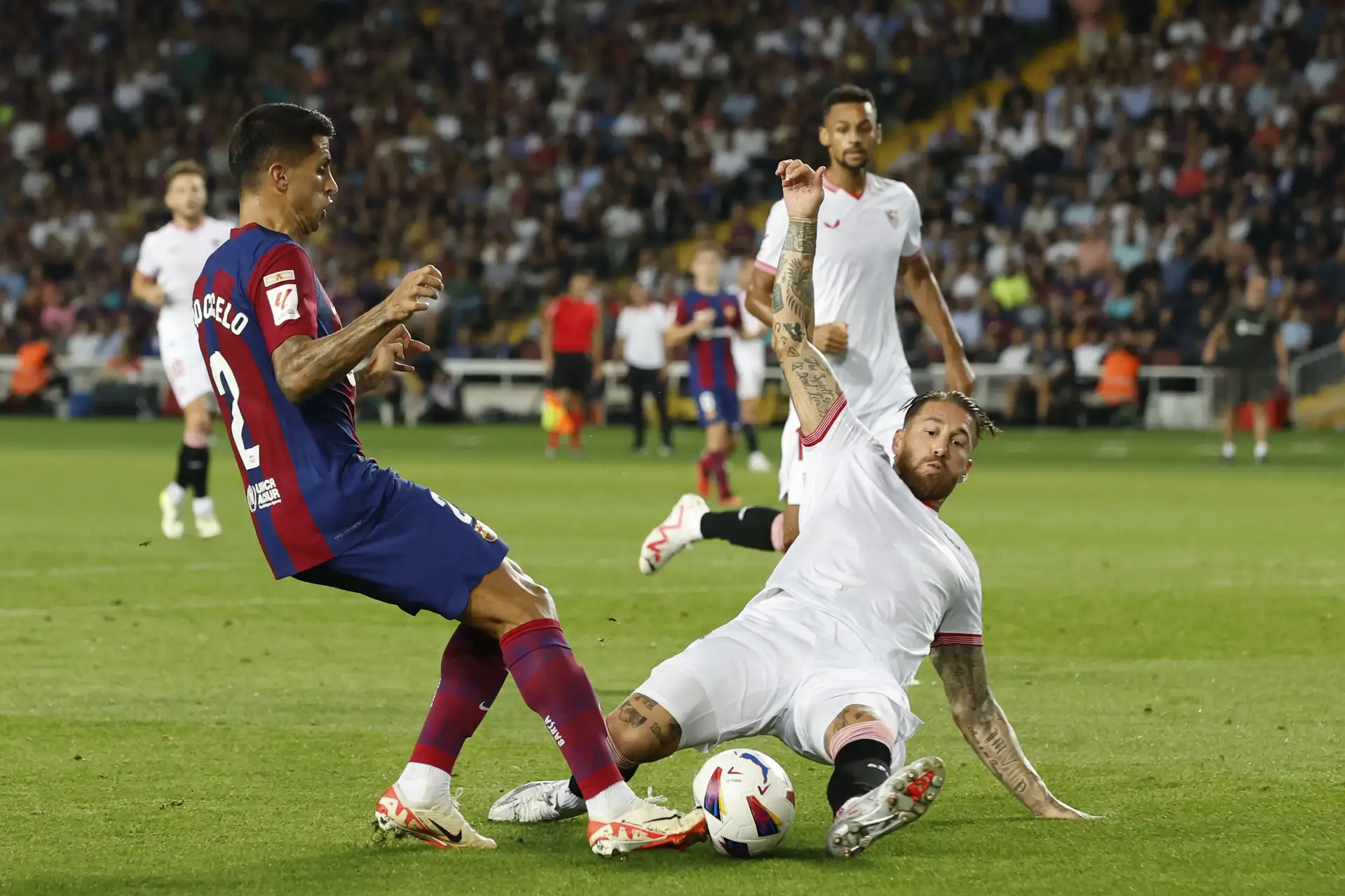 塞维利亚客场战胜对手夺得胜利