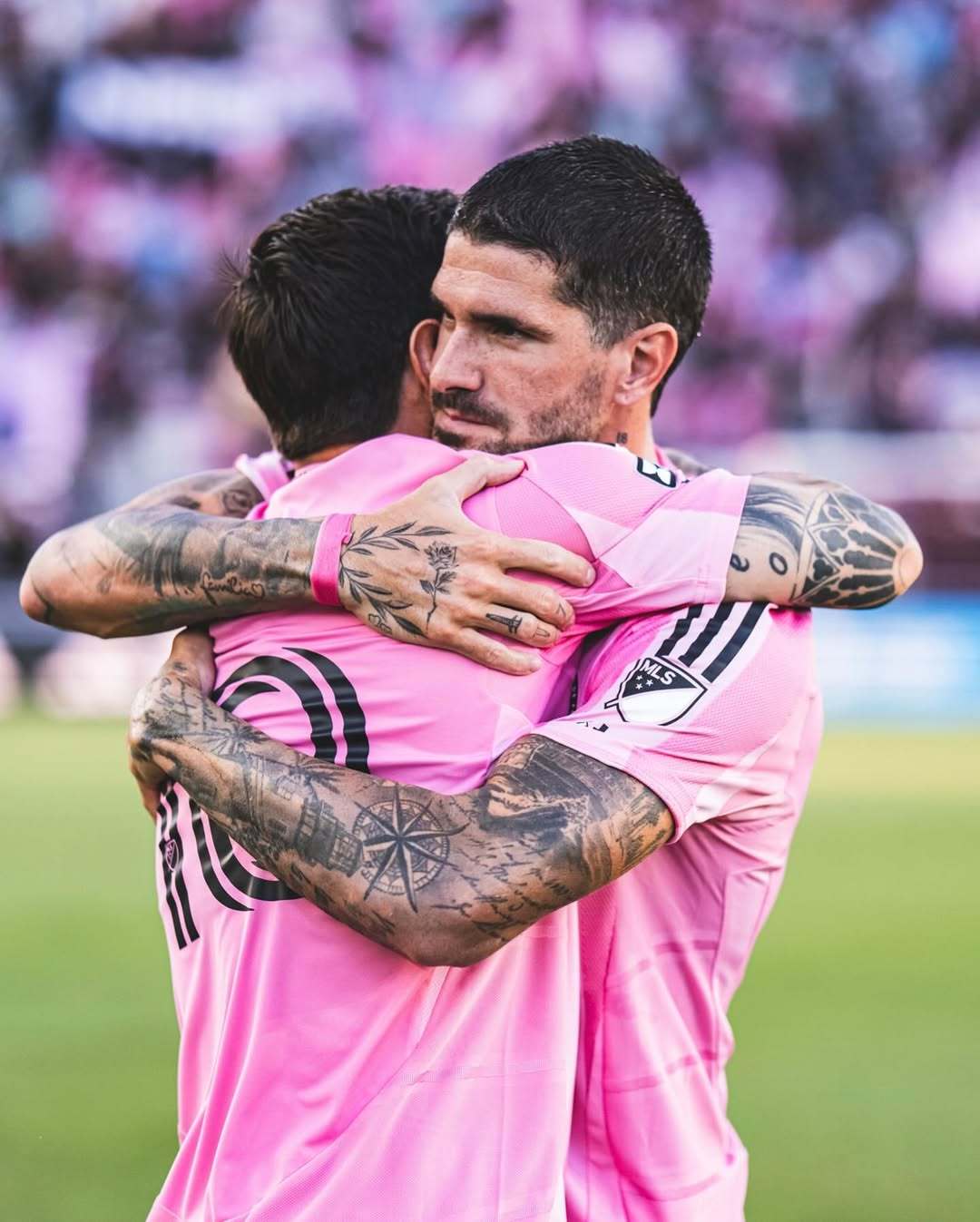 包含阿根廷球员境外转会传闻不断，球迷期待巨星回归的词条