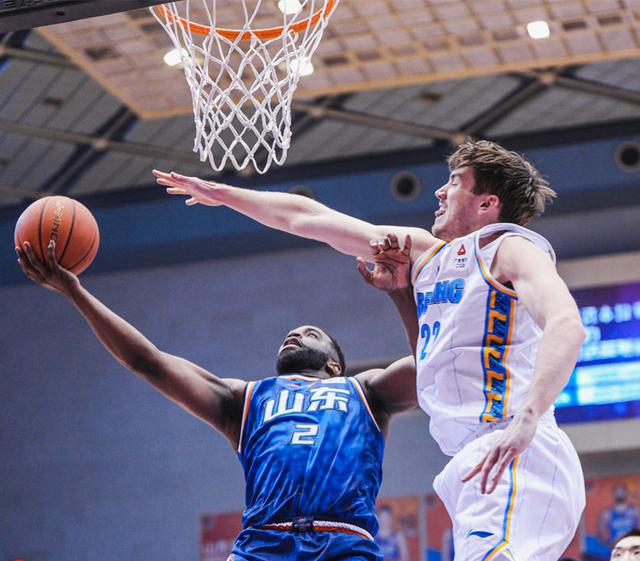 阿尔梅里亚新援表现抢眼，球队期待更好成绩的简单介绍