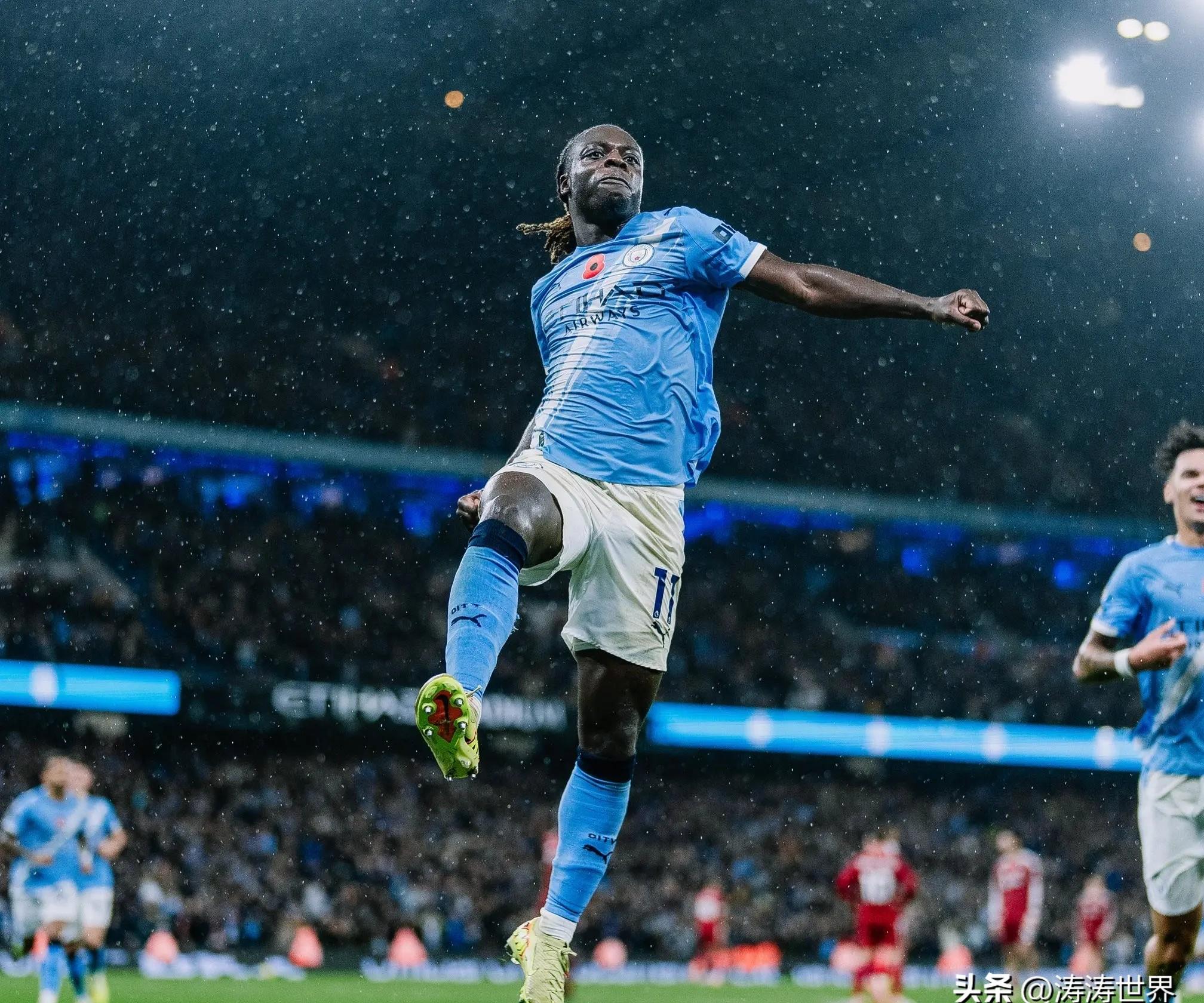 包含利物浦队长受伤退出，对球队士气造成影响的词条