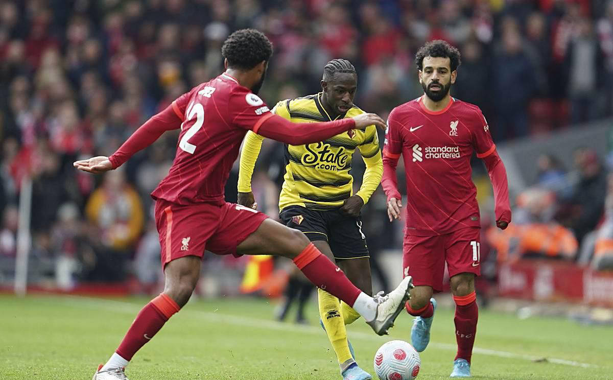 包含利物浦队长受伤退出，对球队士气造成影响的词条