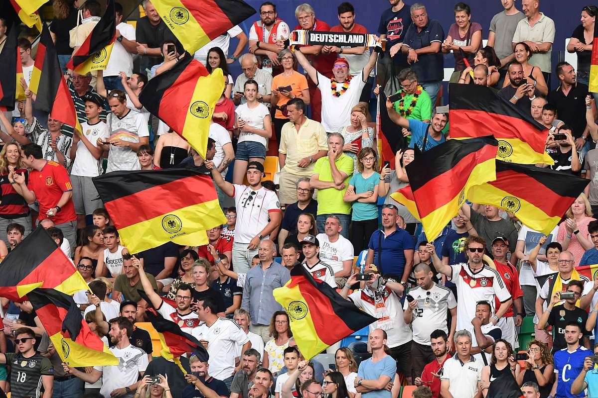 热血沸腾的欧洲足球盛事：俄罗斯队斩获胜利