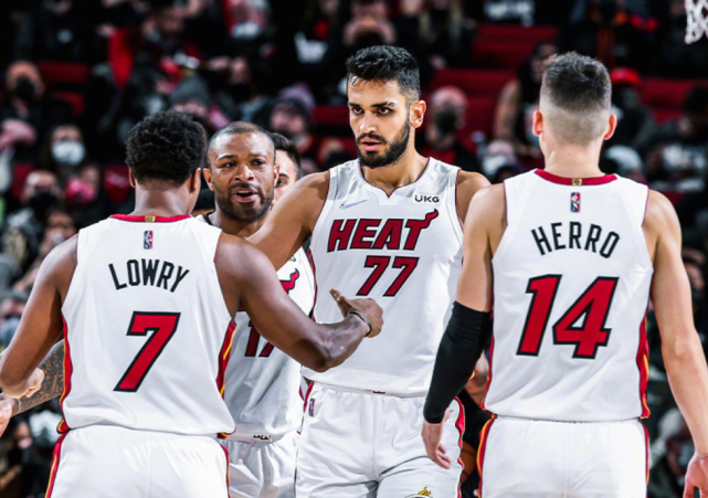 太阳碾压青岛队，德罗赞带队取胜