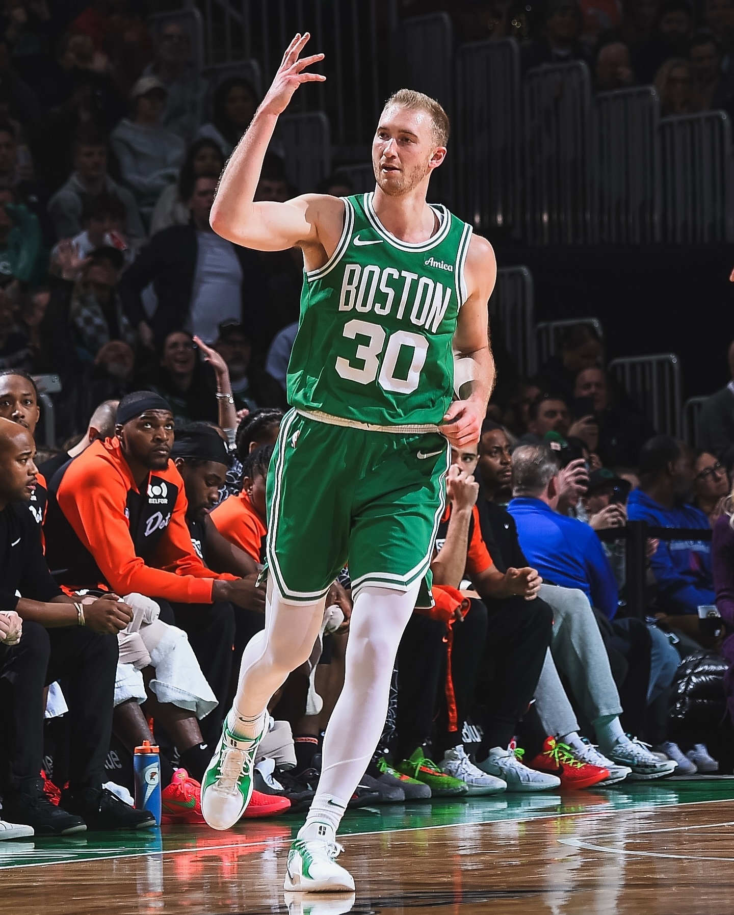 凯尔特人强势爵士，哈里斯制霸全场