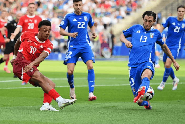 包含克罗地亚碾压罗马，托尼关键制胜的词条