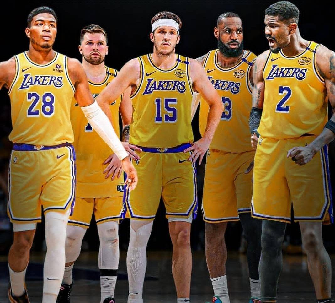 湖人队全队集体劳逸结合训练