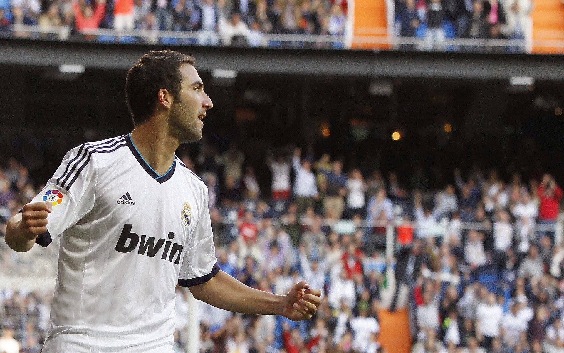 当资本席卷足球，美国收购莱比锡红牛与C罗欧冠传奇的平行叙事