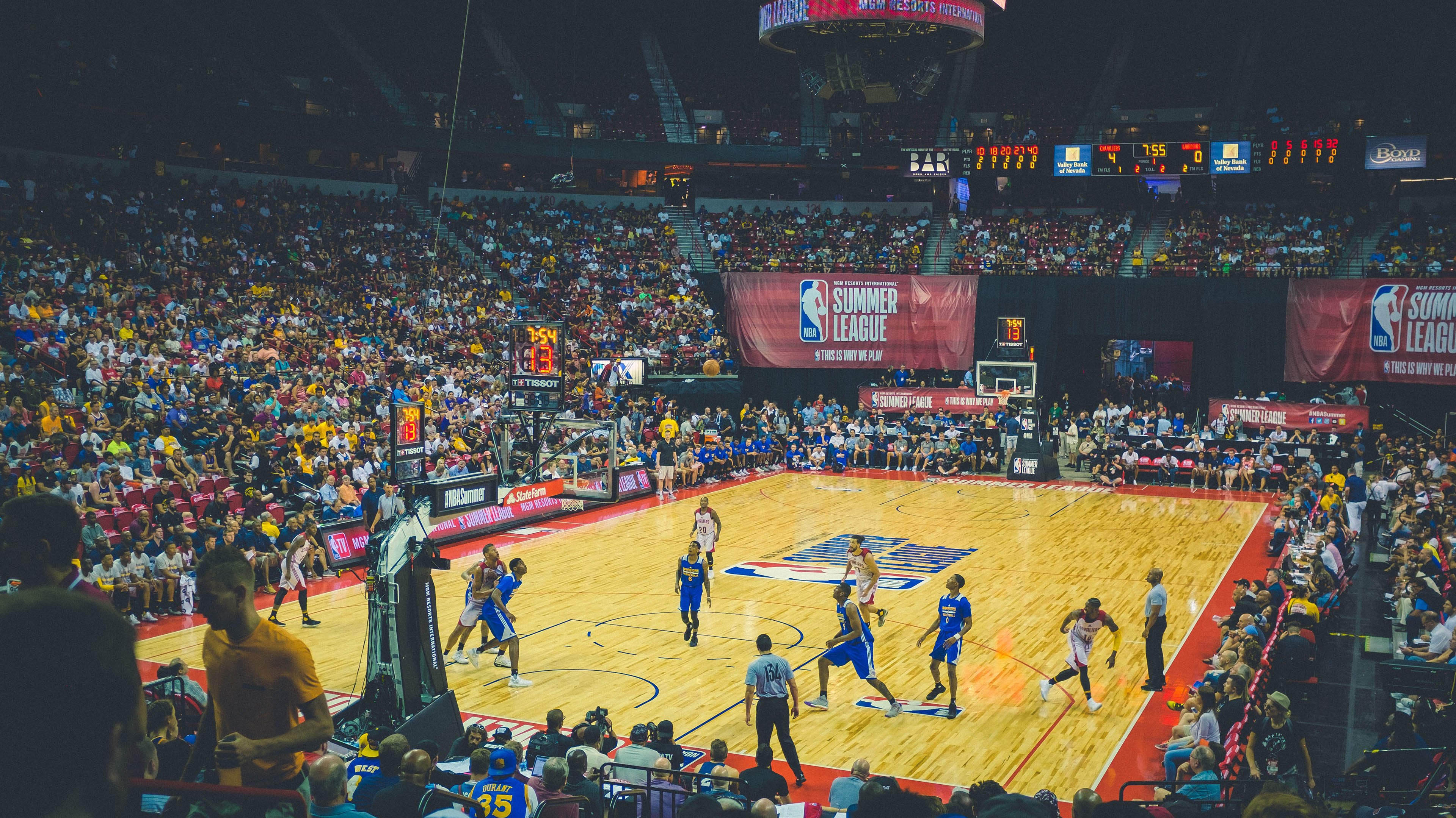 街道上的魔术，F1迈阿密站与NBA季后赛的激情共振