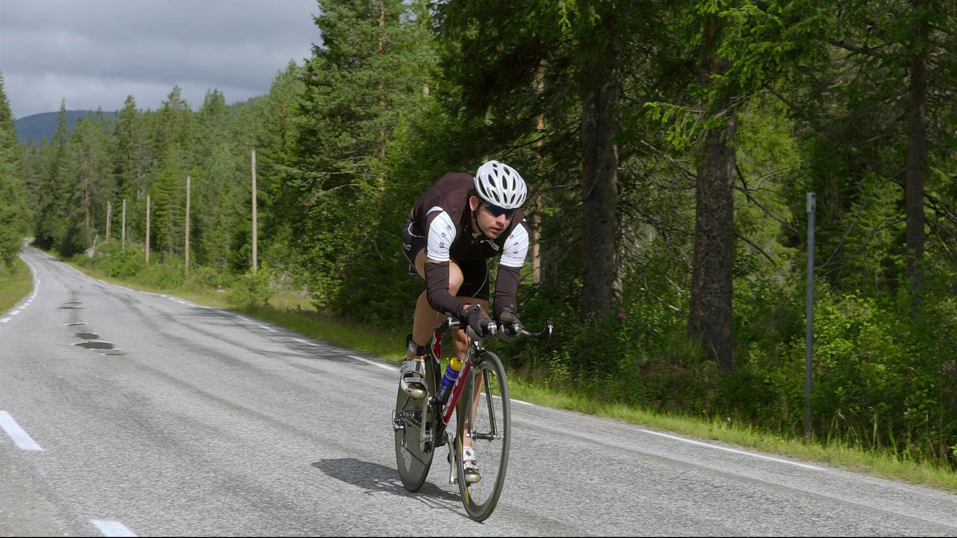 绿茵场上的颠覆剧本，德里赫特觉醒捍卫防线的同时，几内亚用碾压改写非洲足球叙事