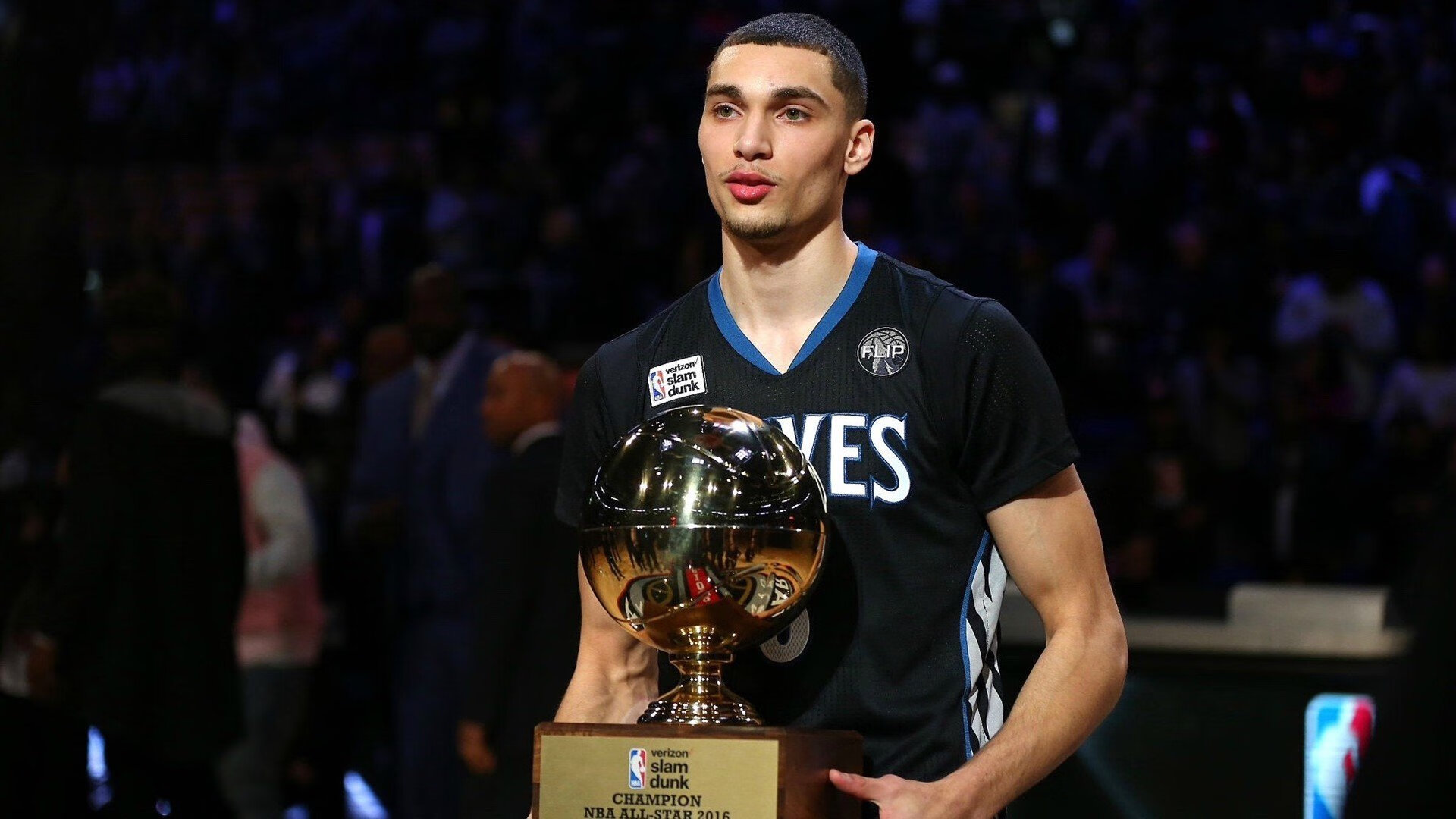 魔术血拼步行者，福克斯成为关键先生