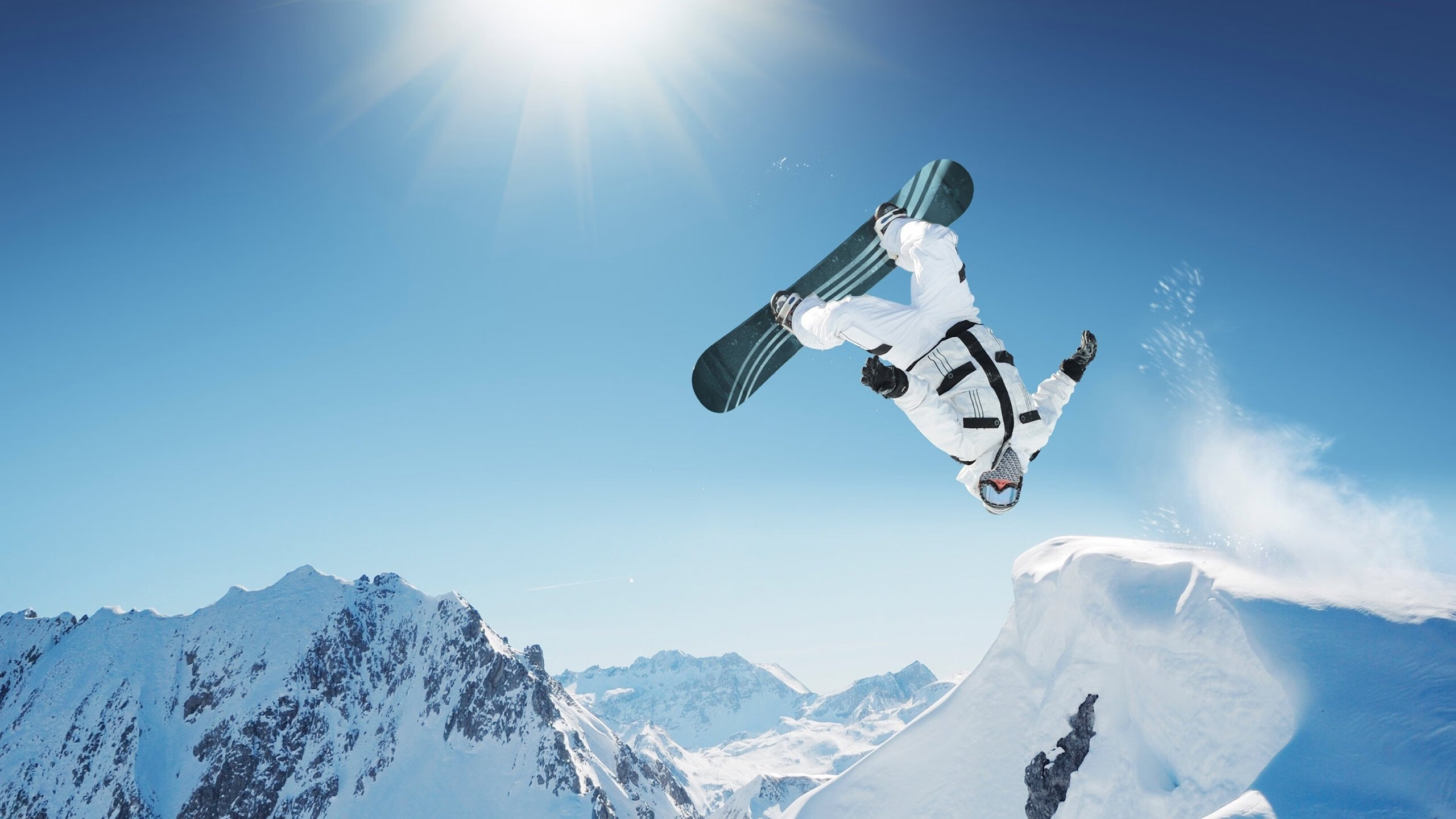 赛道与绿茵的交汇，F1年度争冠之夜与凯恩关键节点连续得分的双重启示